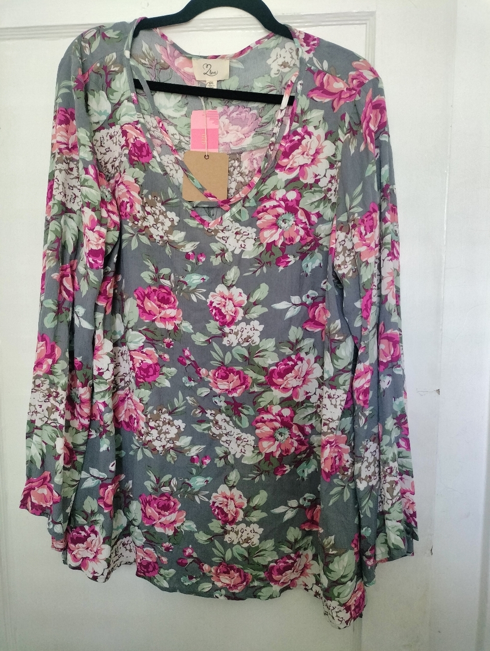 Derek Heart Top Gray Floral V-Neck Bell Sleeve Blouse W/Pink Roses 2X Plus Size